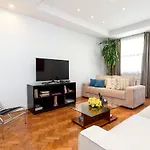 Omar do Rio - BM 405 Espaçoso 3 Quartos com Garagem, no Leblon próximo a Dias Ferreira, Internet 240mbps, Smart TV, 05 minutos a pé da Praia do Leblon e do Metrô